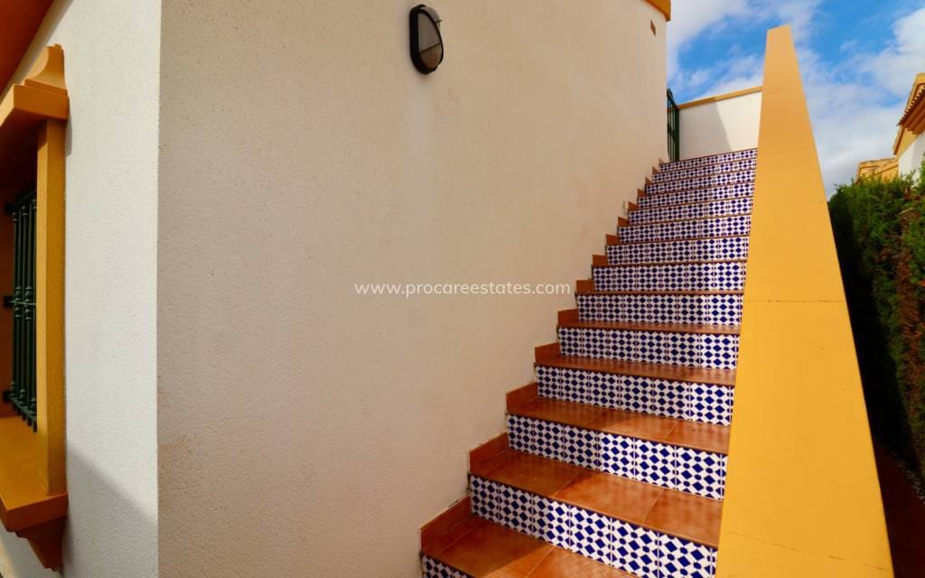 Chalet de 2 habitaciones en El Raso en venta con piscina - 215.000 € (Ref: 9449762)