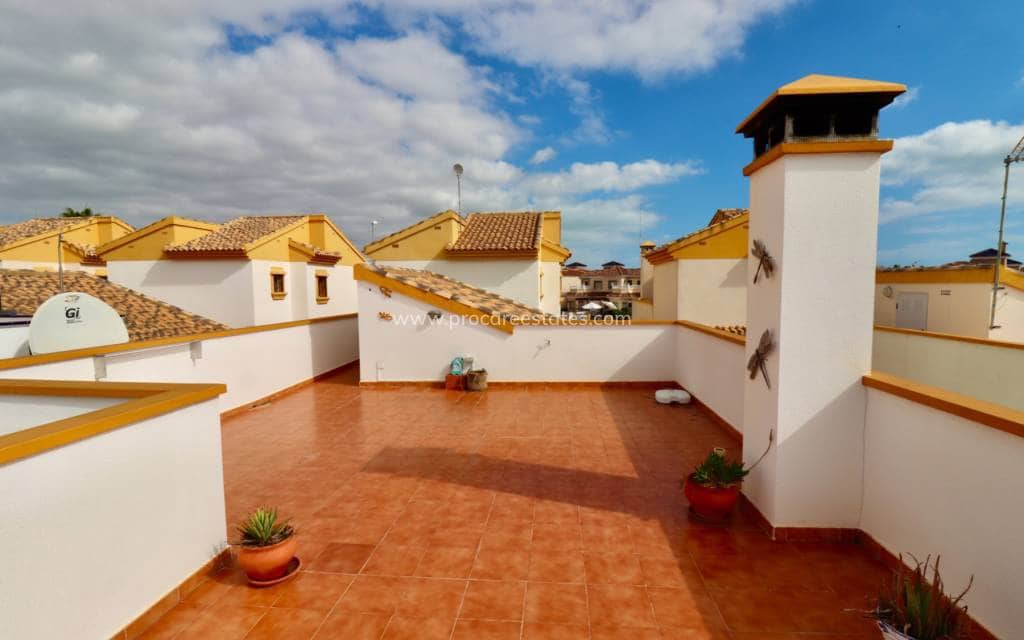 Chalet de 2 habitaciones en El Raso en venta con piscina - 215.000 € (Ref: 9449762)