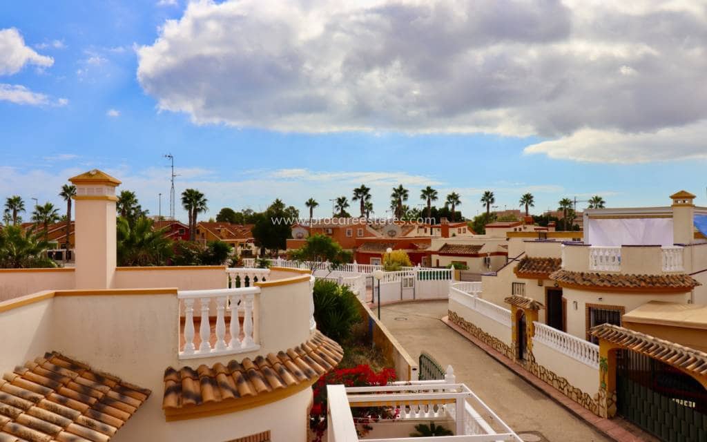 Chalet de 2 habitaciones en El Raso en venta con piscina - 215.000 € (Ref: 9449762)