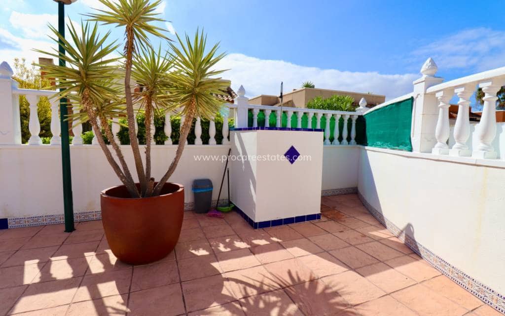 Chalet de 2 habitaciones en El Raso en venta con piscina - 215.000 € (Ref: 9449762)