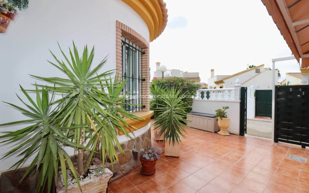 Chalet de 2 habitaciones en El Raso en venta con piscina - 215.000 € (Ref: 9449762)