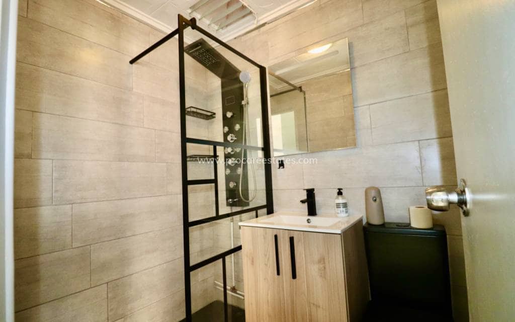 2 soverom Hus til salgs i Torrevieja med svømmebasseng - € 104 950 (Ref: 9449916)