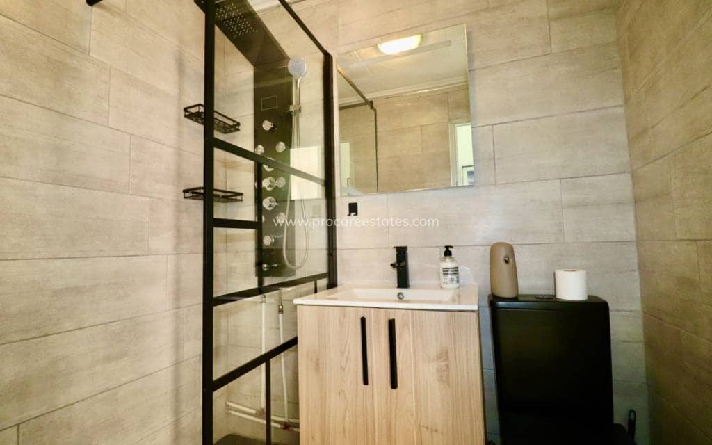 2 soverom Hus til salgs i Torrevieja med svømmebasseng - € 104 950 (Ref: 9449916)