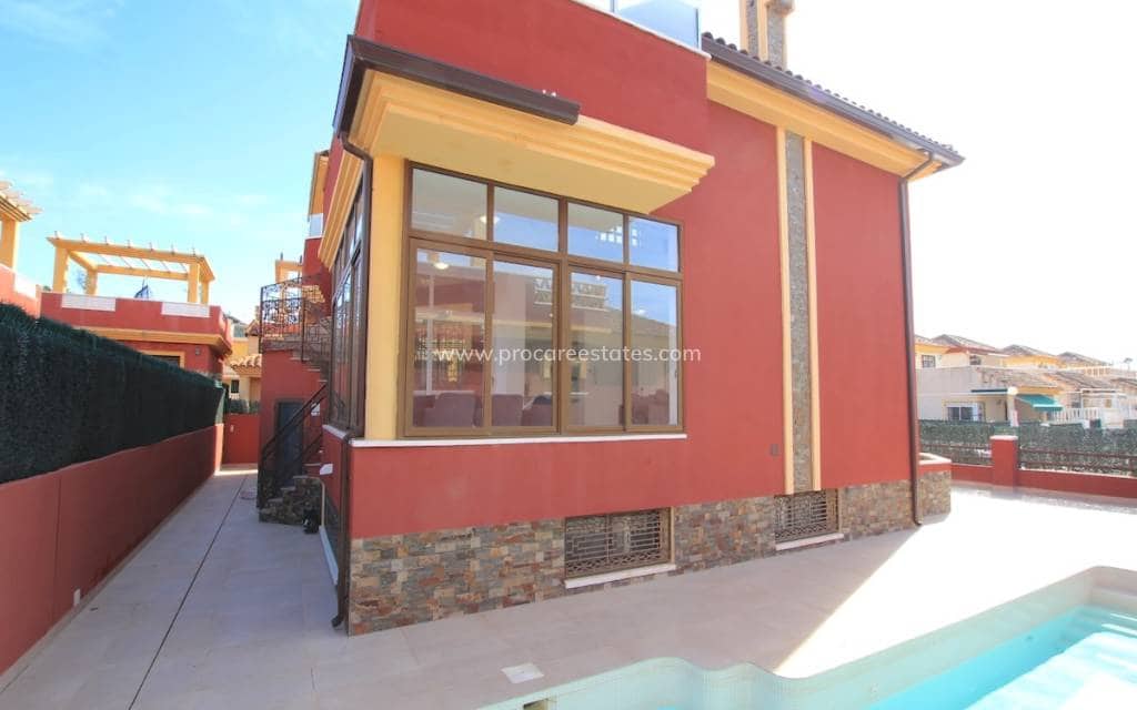 6 bedroom Villa for sale in Lo Crispin with pool - € 395,000 (Ref: 9503039)