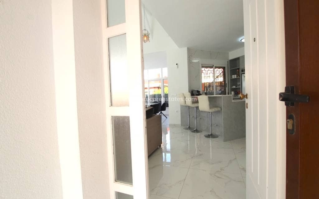 6 bedroom Villa for sale in Lo Crispin with pool - € 395,000 (Ref: 9503039)