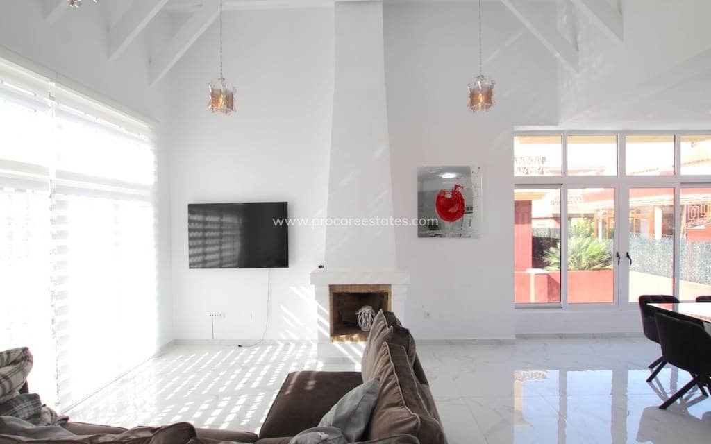 6 bedroom Villa for sale in Lo Crispin with pool - € 395,000 (Ref: 9503039)