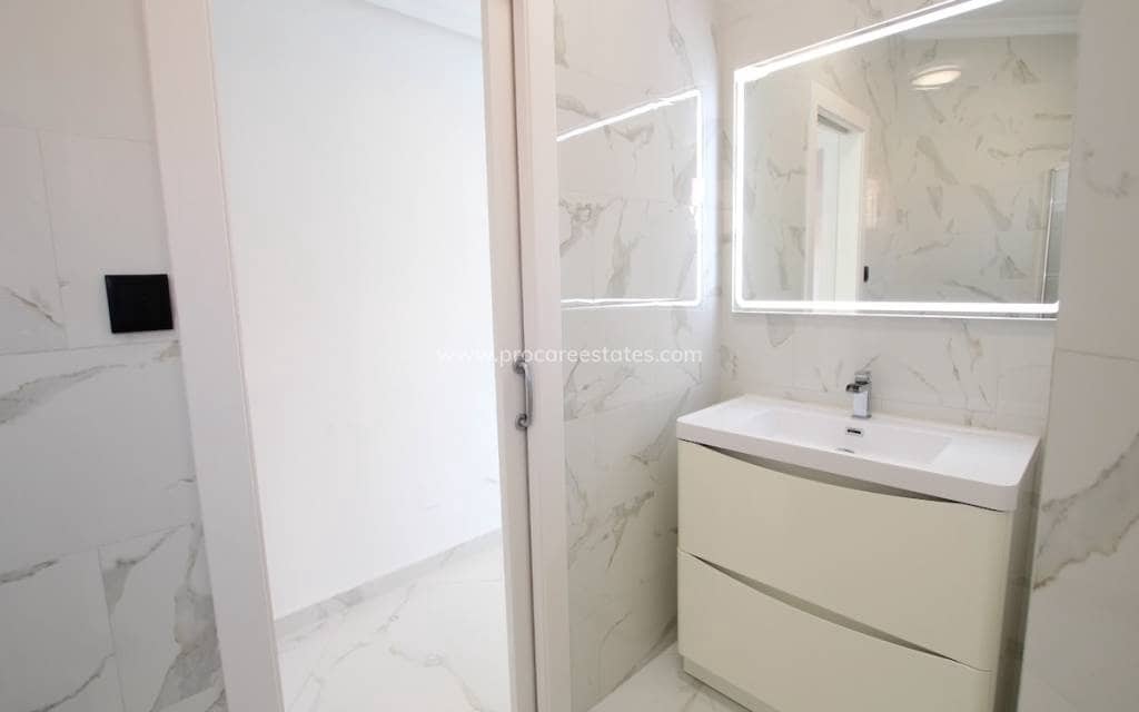 6 bedroom Villa for sale in Lo Crispin with pool - € 395,000 (Ref: 9503039)