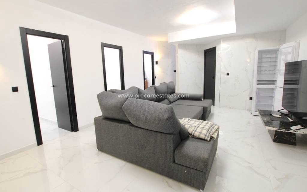 6 bedroom Villa for sale in Lo Crispin with pool - € 395,000 (Ref: 9503039)