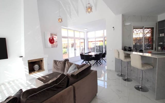 6 bedroom Villa for sale in Lo Crispin, Algorfa with pool - € 395,000 (Ref: 9503039)