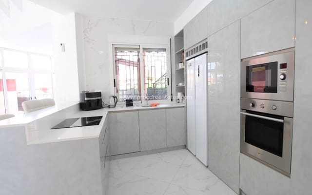 6 bedroom Villa for sale in Lo Crispin, Algorfa with pool - € 395,000 (Ref: 9503039)