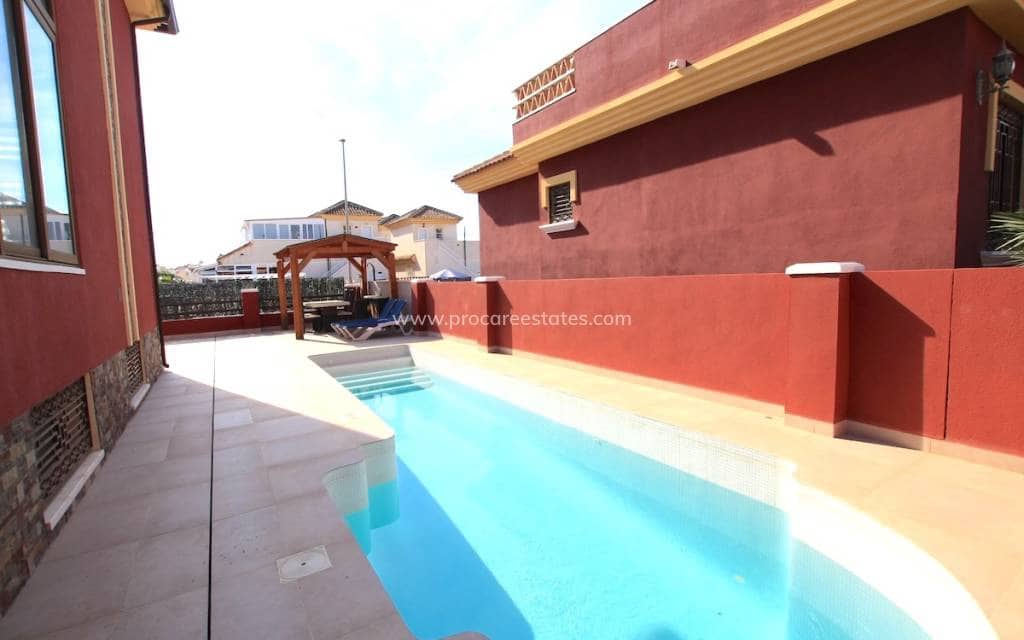 6 bedroom Villa for sale in Lo Crispin with pool - € 395,000 (Ref: 9503039)