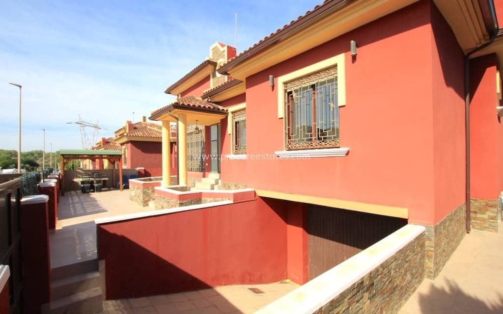 6 bedroom Villa for sale in Lo Crispin with pool - € 395,000 (Ref: 9503039)