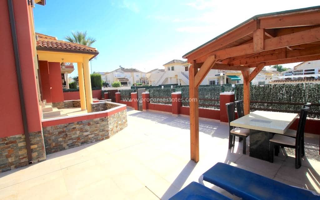 6 bedroom Villa for sale in Lo Crispin with pool - € 395,000 (Ref: 9503039)