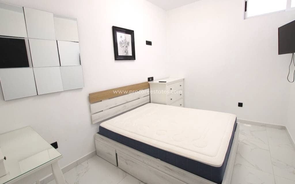 6 bedroom Villa for sale in Lo Crispin with pool - € 395,000 (Ref: 9503039)