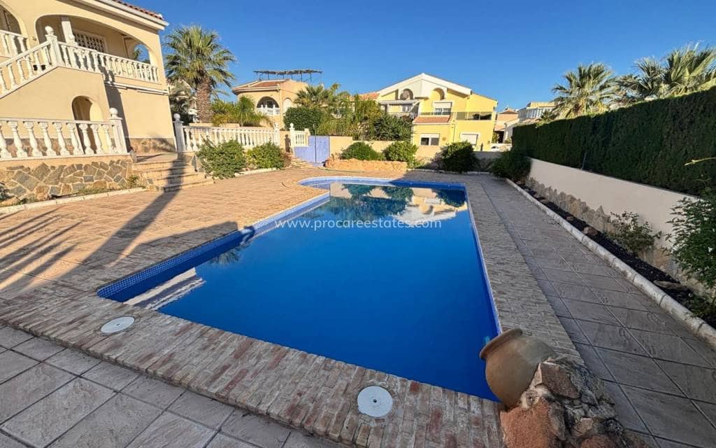 5 bedroom Villa for sale in Ciudad Quesada with pool - € 595,000 (Ref: 9503044)
