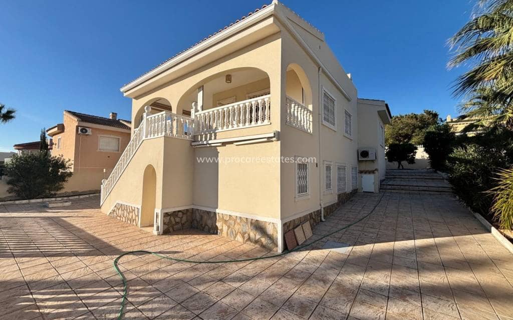 5 bedroom Villa for sale in Ciudad Quesada with pool - € 595,000 (Ref: 9503044)