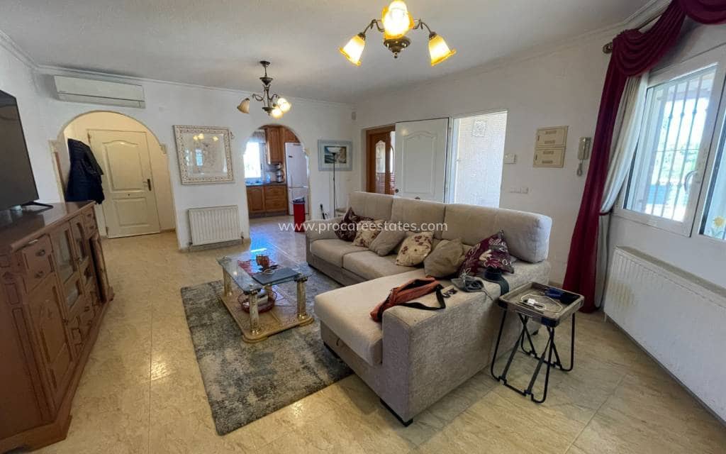 4 slaapkamer Villa te koop in Catral met zwembad - € 370.000 (Ref: 9503049)