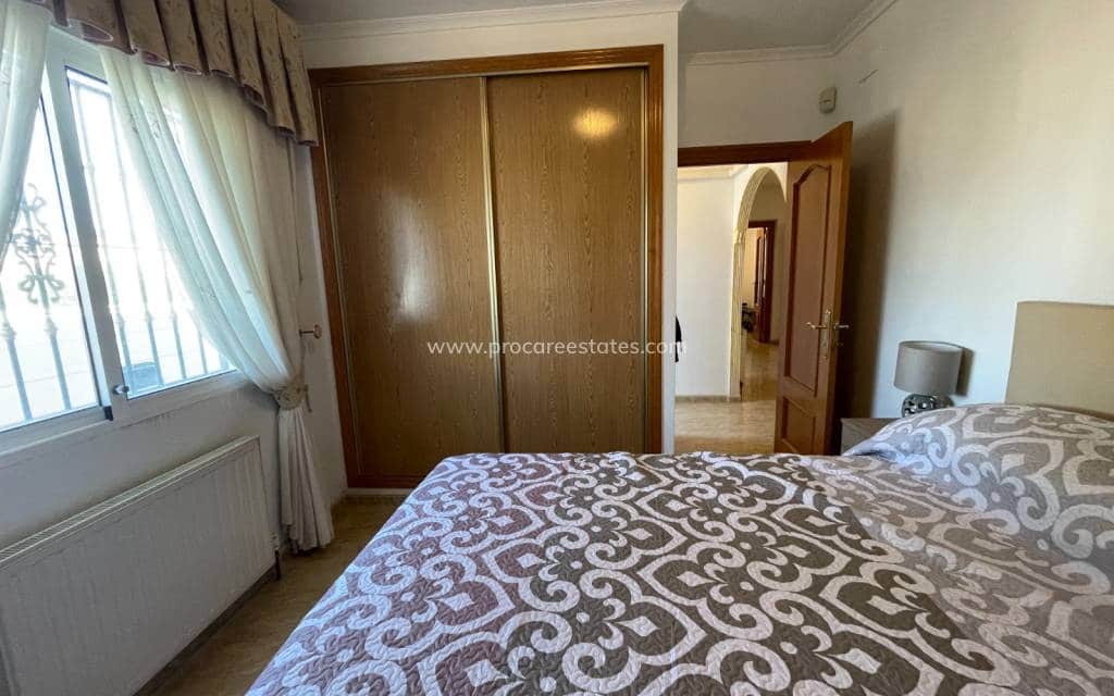 4 slaapkamer Villa te koop in Catral met zwembad - € 370.000 (Ref: 9503049)