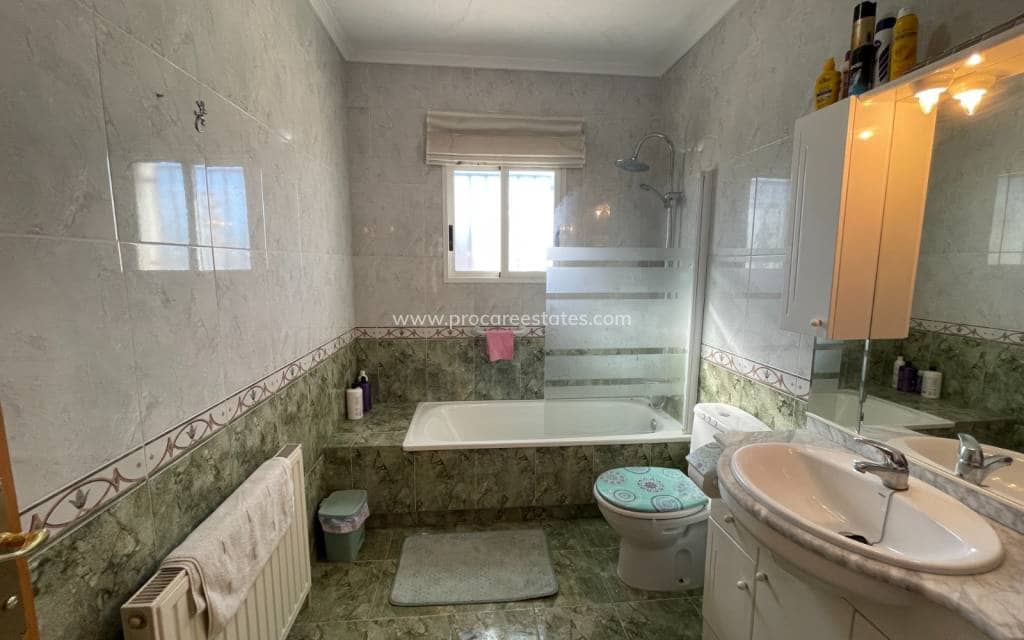 4 slaapkamer Villa te koop in Catral met zwembad - € 370.000 (Ref: 9503049)