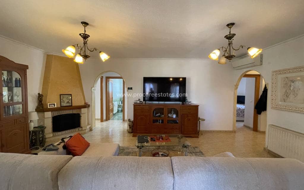 4 slaapkamer Villa te koop in Catral met zwembad - € 370.000 (Ref: 9503049)