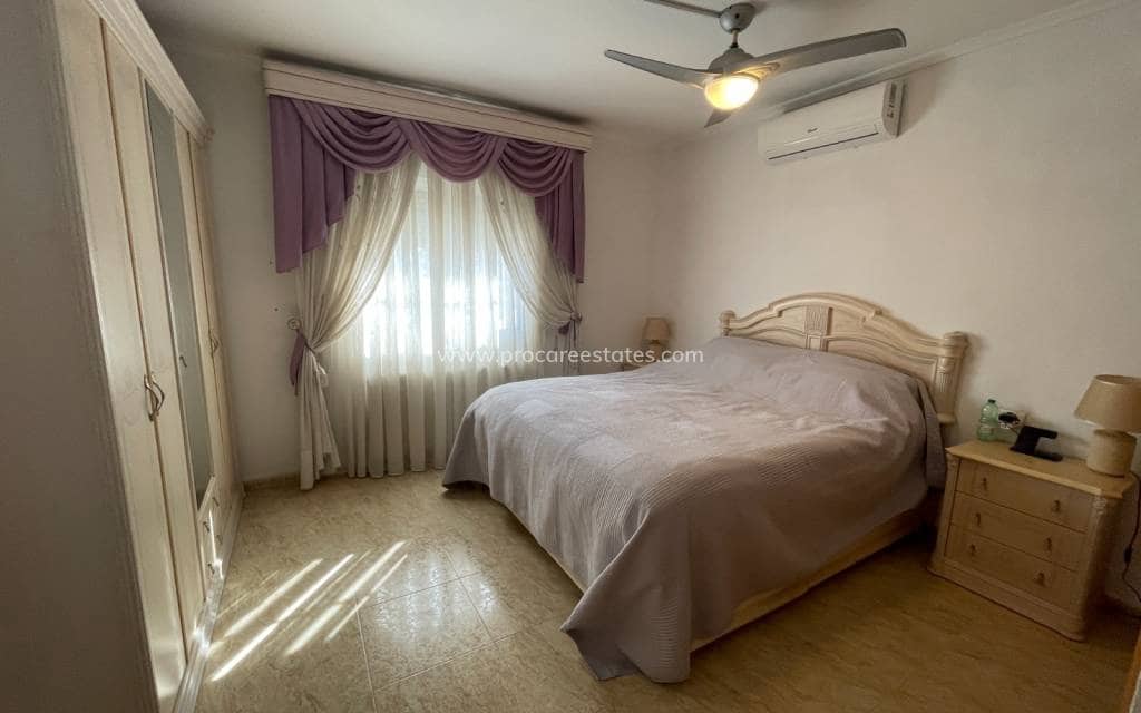 4 slaapkamer Villa te koop in Catral met zwembad - € 370.000 (Ref: 9503049)