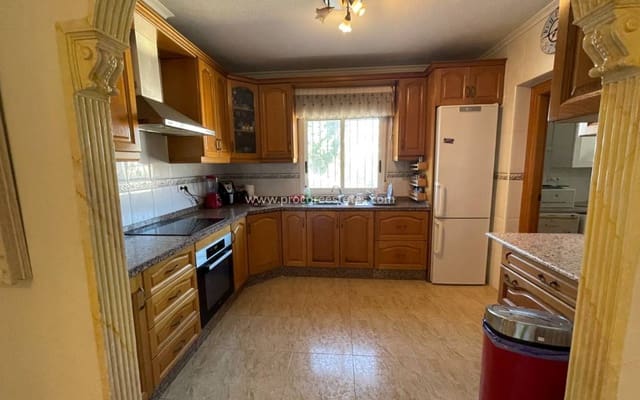 4 slaapkamer Villa te koop in Catral met zwembad - € 370.000 (Ref: 9503049)