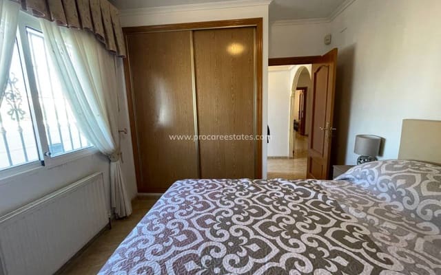 4 slaapkamer Villa te koop in Catral met zwembad - € 370.000 (Ref: 9503049)