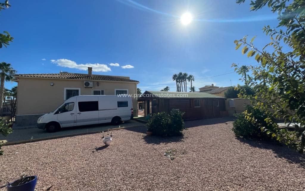 4 slaapkamer Villa te koop in Catral met zwembad - € 370.000 (Ref: 9503049)