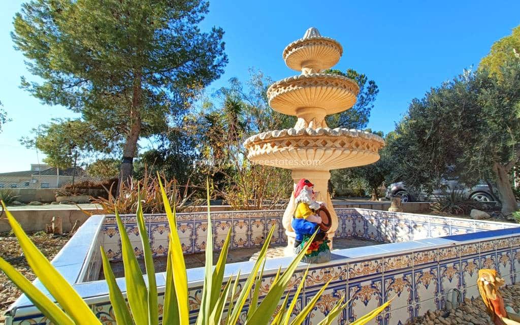 4 slaapkamer Villa te koop in La Romana met zwembad - € 320.000 (Ref: 9503050)