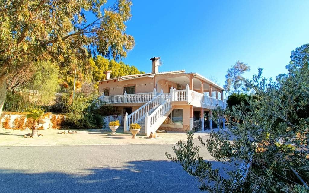 4 slaapkamer Villa te koop in La Romana met zwembad - € 320.000 (Ref: 9503050)