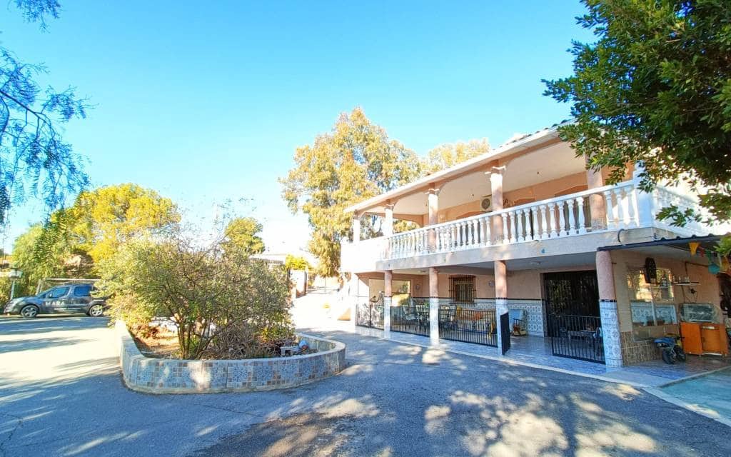 4 slaapkamer Villa te koop in La Romana met zwembad - € 320.000 (Ref: 9503050)