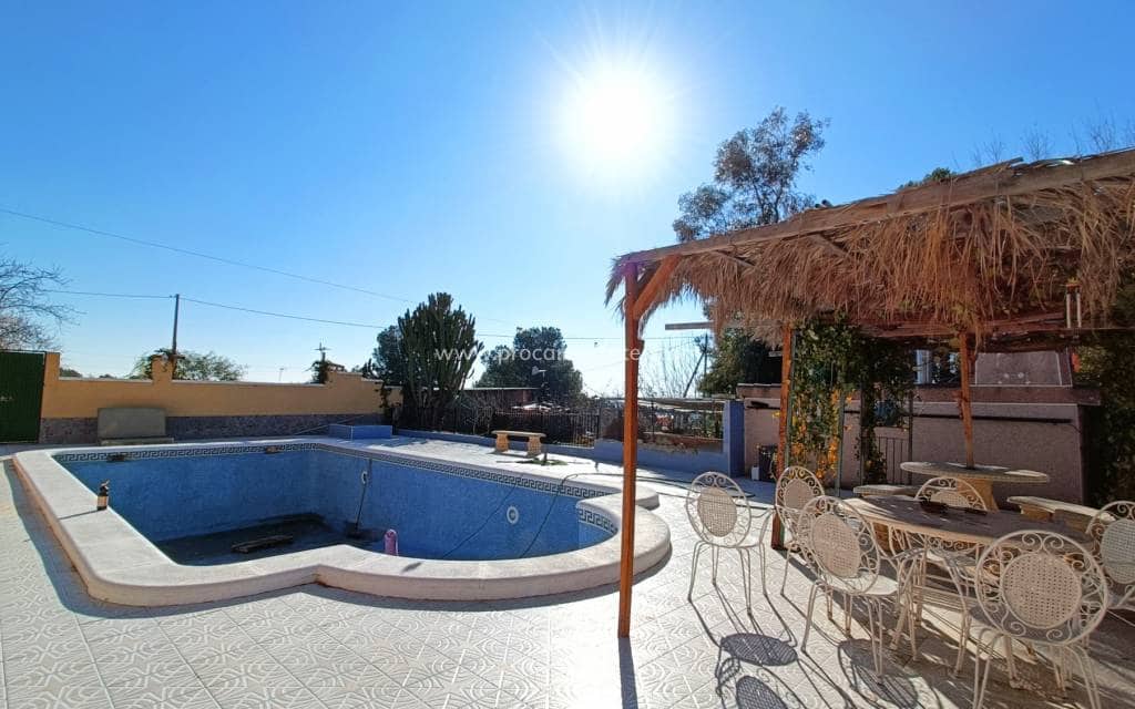 4 slaapkamer Villa te koop in La Romana met zwembad - € 320.000 (Ref: 9503050)