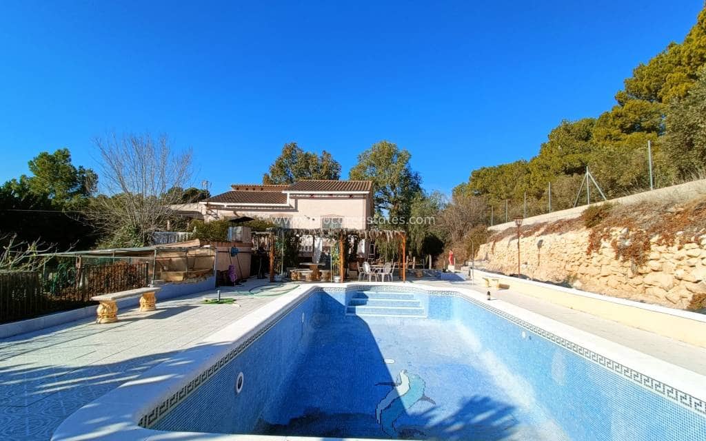 4 slaapkamer Villa te koop in La Romana met zwembad - € 320.000 (Ref: 9503050)