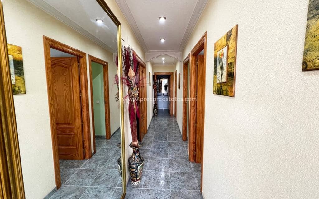 4 slaapkamer Villa te koop in La Romana met zwembad - € 320.000 (Ref: 9503050)