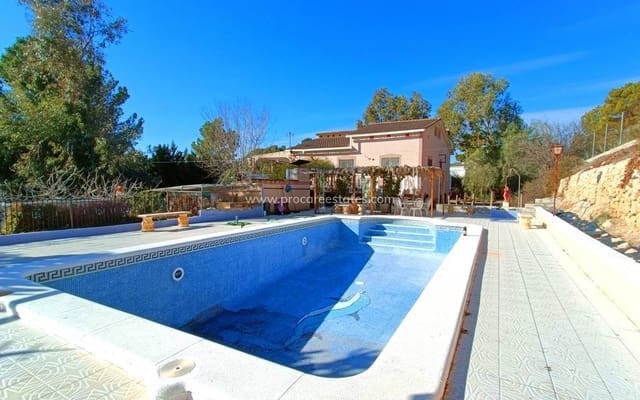 4 slaapkamer Villa te koop in La Romana met zwembad - € 320.000 (Ref: 9503050)