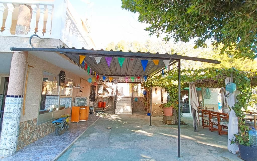 4 slaapkamer Villa te koop in La Romana met zwembad - € 320.000 (Ref: 9503050)