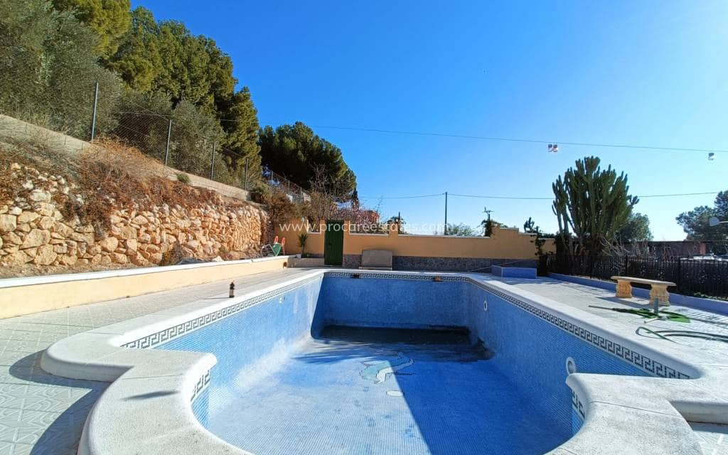 4 slaapkamer Villa te koop in La Romana met zwembad - € 320.000 (Ref: 9503050)