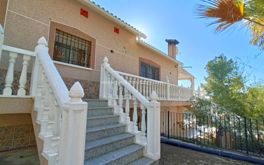 4 slaapkamer Villa te koop in La Romana met zwembad - € 320.000 (Ref: 9503050)