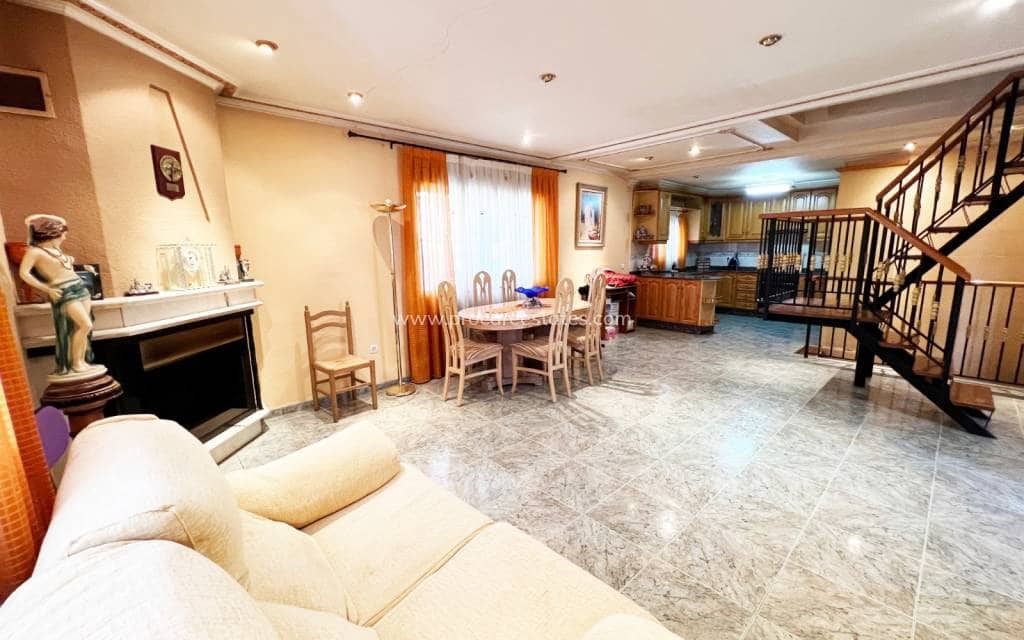 4 slaapkamer Villa te koop in La Romana met zwembad - € 320.000 (Ref: 9503050)