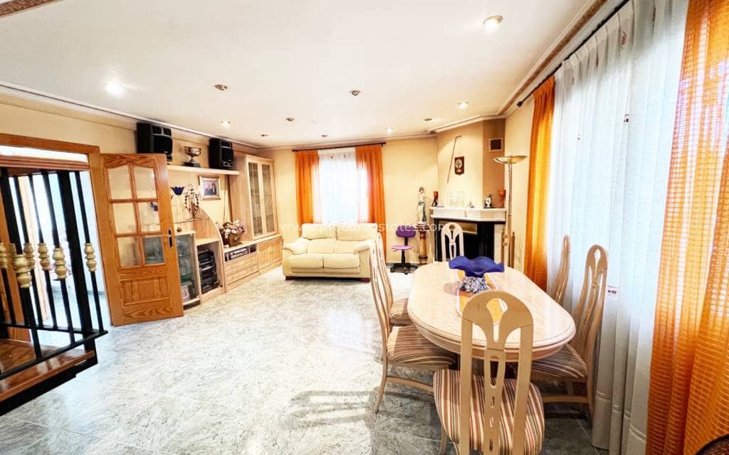 4 slaapkamer Villa te koop in La Romana met zwembad - € 320.000 (Ref: 9503050)