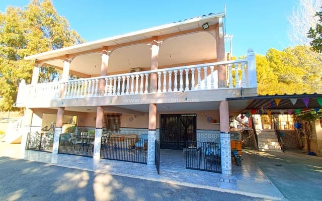 4 slaapkamer Villa te koop in La Romana met zwembad - € 320.000 (Ref: 9503050)