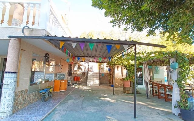 4 slaapkamer Villa te koop in La Romana met zwembad - € 320.000 (Ref: 9503050)