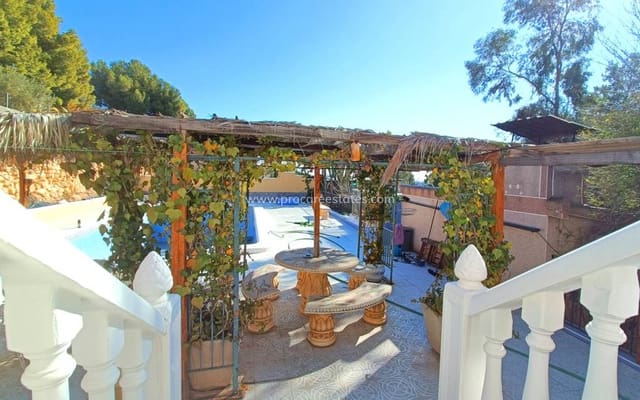 4 slaapkamer Villa te koop in La Romana met zwembad - € 320.000 (Ref: 9503050)