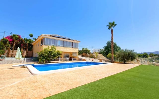 5 makuuhuone Huvila myytävänä paikassa Abanilla mukana uima-altaan - 392 000 € (Ref: 9503051)