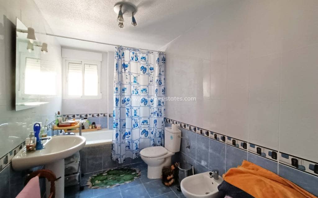 5 makuuhuone Huvila myytävänä paikassa Abanilla mukana uima-altaan - 392 000 € (Ref: 9503051)