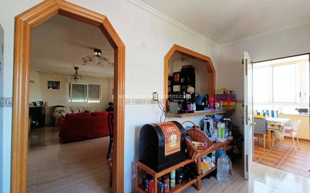 5 makuuhuone Huvila myytävänä paikassa Abanilla mukana uima-altaan - 392 000 € (Ref: 9503051)