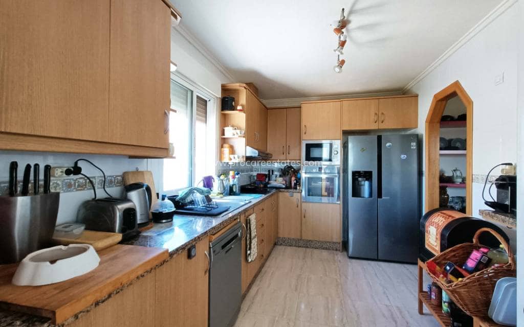 5 makuuhuone Huvila myytävänä paikassa Abanilla mukana uima-altaan - 392 000 € (Ref: 9503051)