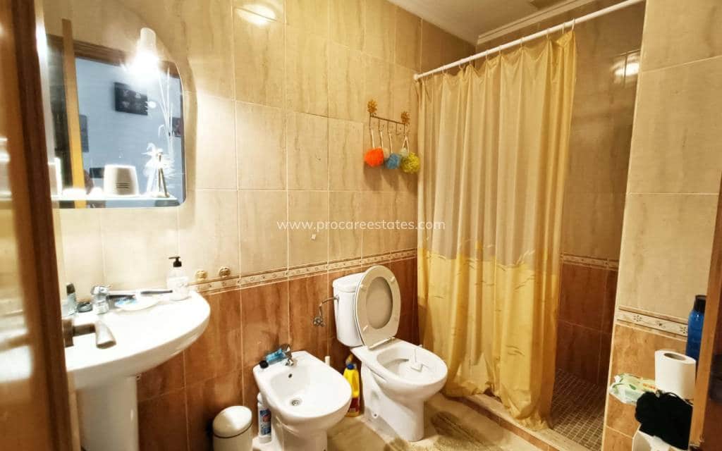 5 makuuhuone Huvila myytävänä paikassa Abanilla mukana uima-altaan - 392 000 € (Ref: 9503051)