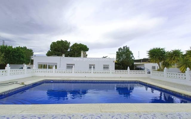 Chalet de 3 habitaciones en Albatera en venta con piscina - 259.950 € (Ref: 9503053)