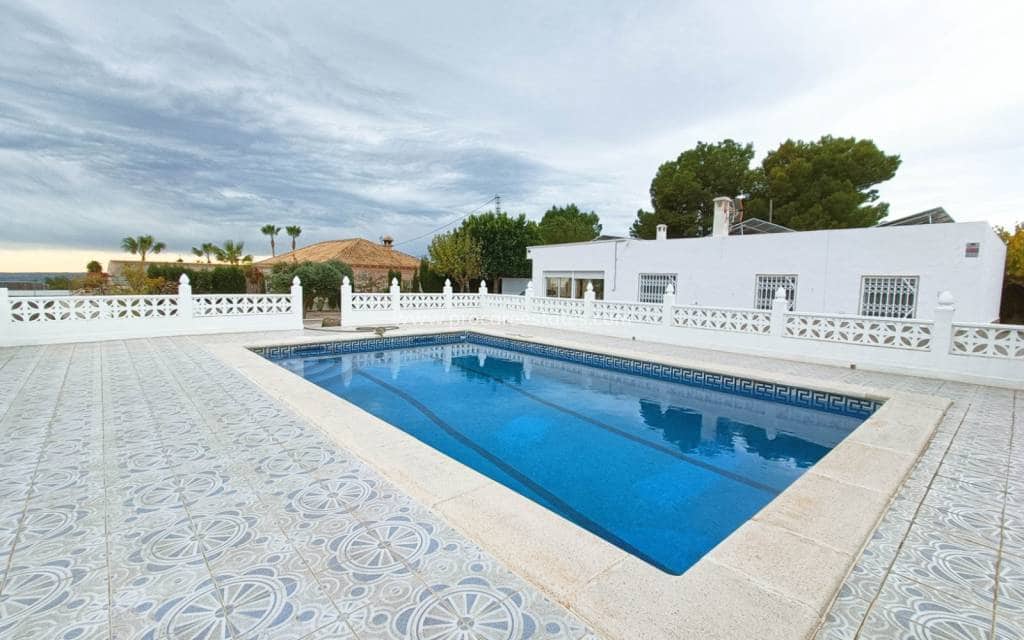 Chalet de 3 habitaciones en Albatera en venta con piscina - 259.950 € (Ref: 9503053)